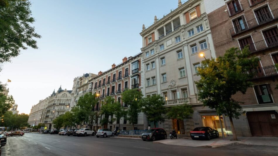 CALLE MONTALBÁN / MADRID, SPAIN / MULTIPARKER 740